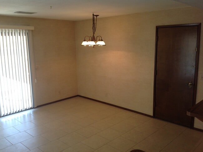 Building Photo - 3 BEDROOM HOME IN SPRING VALLEY LAKE!