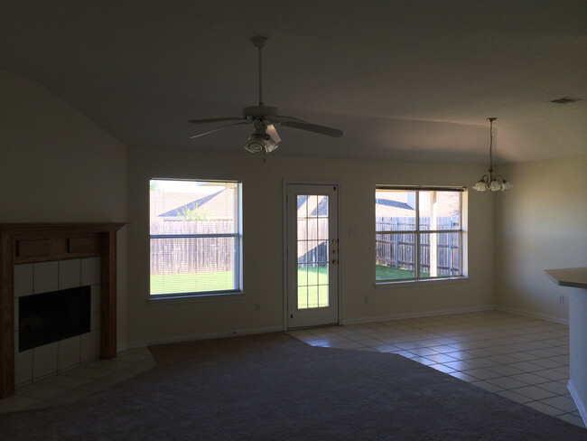 Building Photo - Duplex *LEASING SPECIAL AVAILABLE*