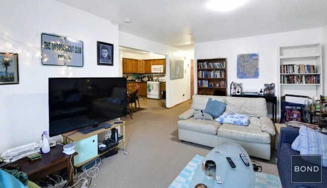 Building Photo - 3 bedroom in Queens NY 11105