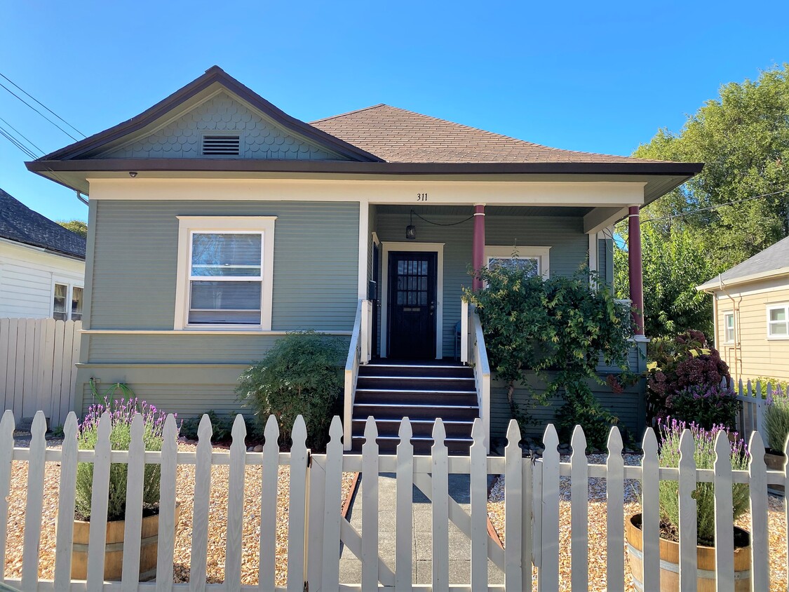 Primary Photo - 311 S E St