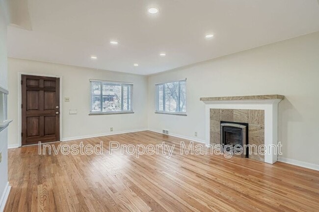 Building Photo - 4334 E 18th Ave