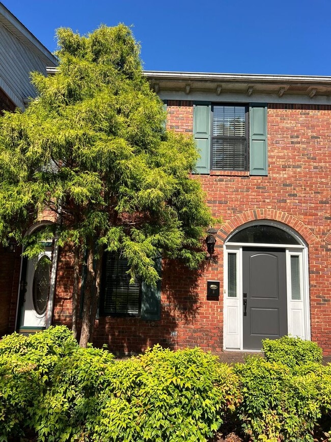 Building Photo - 514 N 2nd St