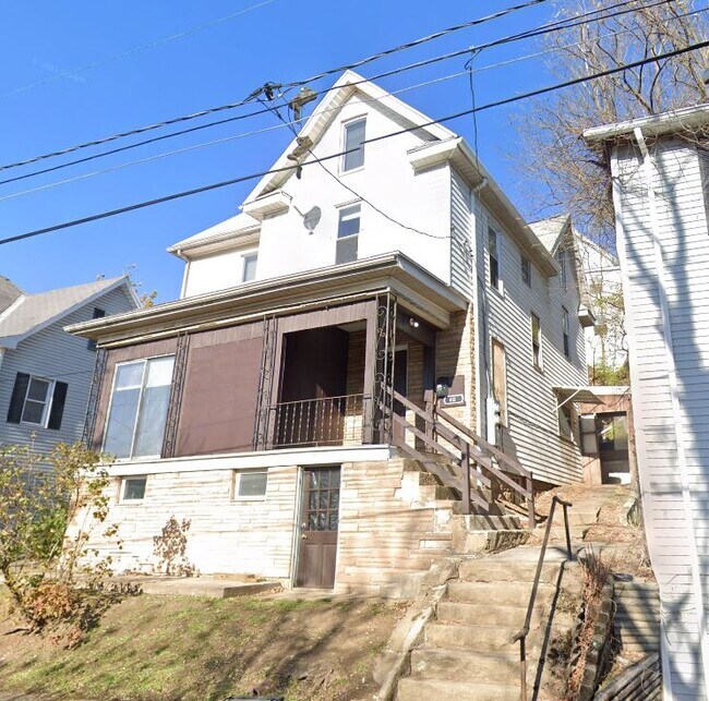 Building Photo - 413 Forest Ave