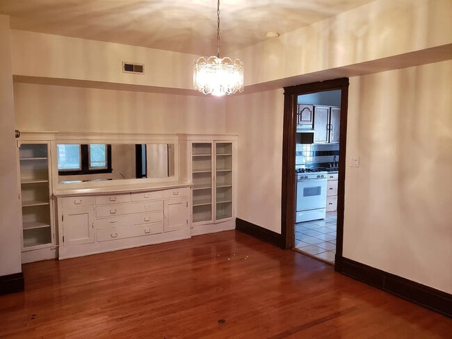 Foto del edificio - 5836 N Glenwood Ave
