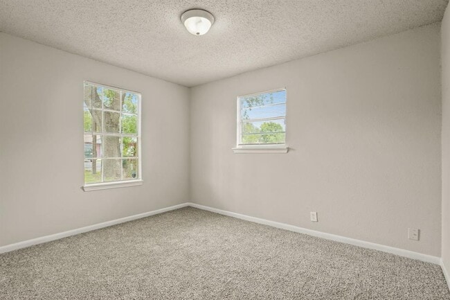 Building Photo - 8122 Homewood Ln