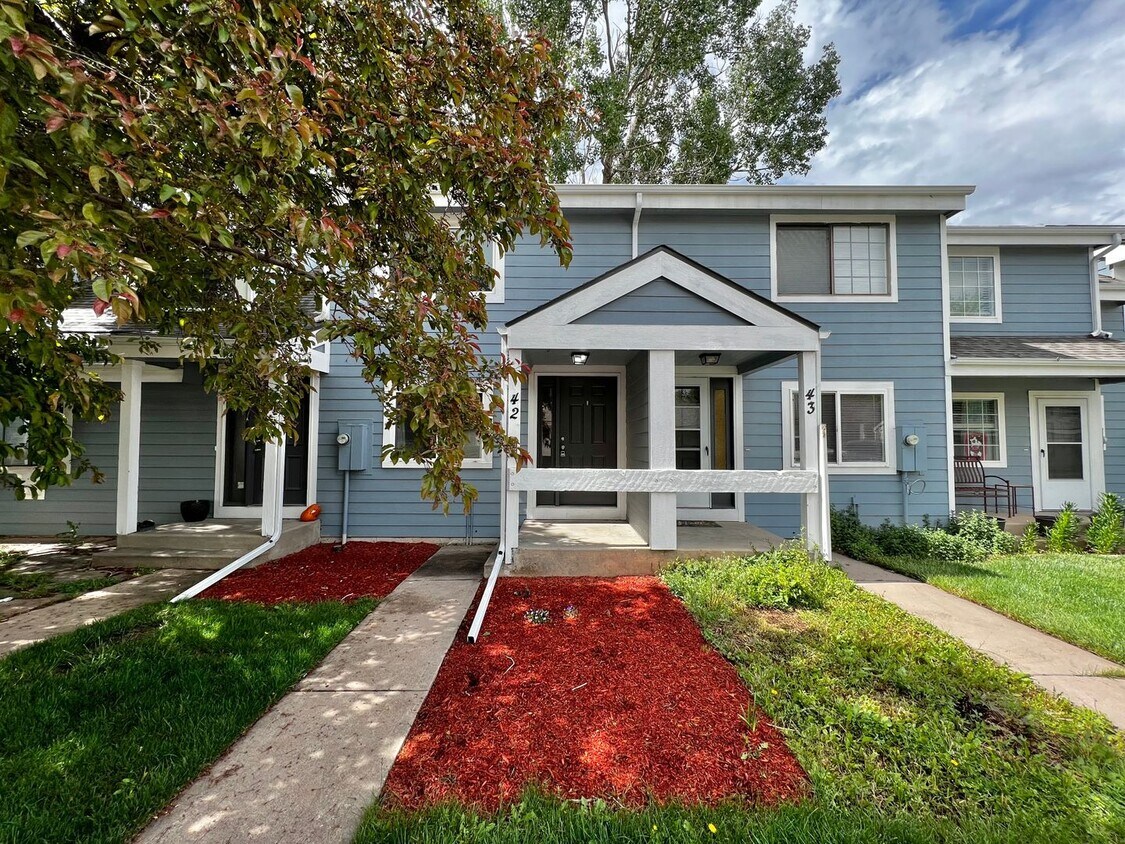 Primary Photo - Charming 2 Bed 1.5 Bath Townhome in West F...