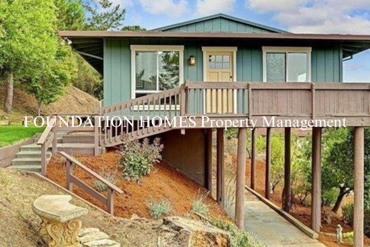Primary Photo - Charming Hillside 3BD/2BA in Sausalito - W...