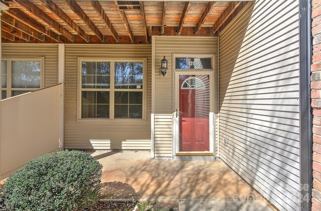 Building Photo - 7208 Michaels Landing Dr