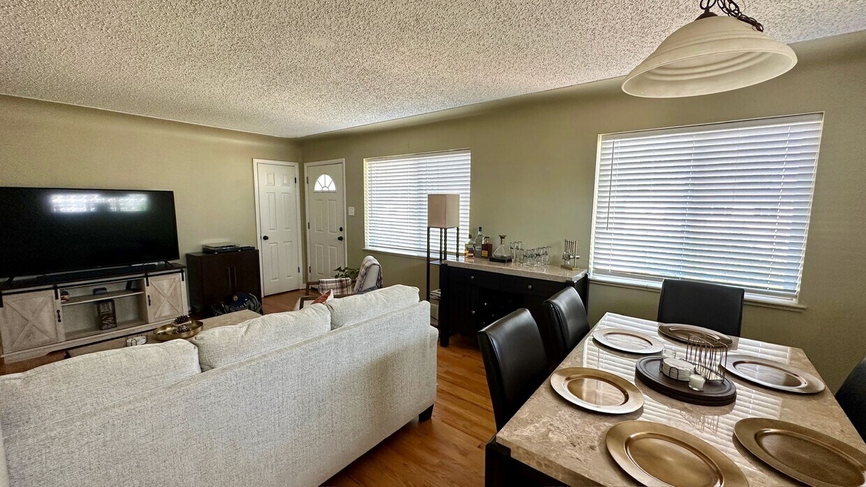 Spacious 5BD/2BA Home in Lakewood, CO- Available July 29th! - Spacious 5BD/2BA Home in Lakewood, CO- Available July 29th!