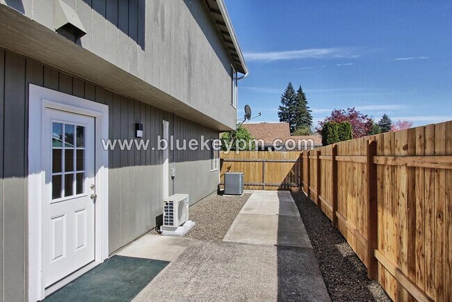 Foto del edificio - ADU   1 Bed, 1 Bath Unit in Well Established Neighborhood Near Silver Star Elementary