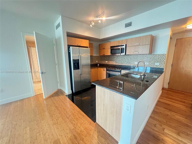 Foto del edificio - 350 S Miami Ave