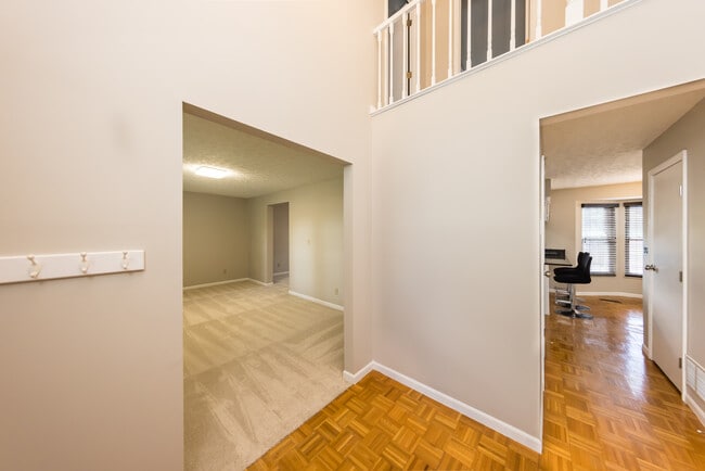 Building Photo - 6085 Tara Hill Dr