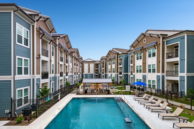 Building Photo - Mariposa Apartment Homes at Scott and Whit...