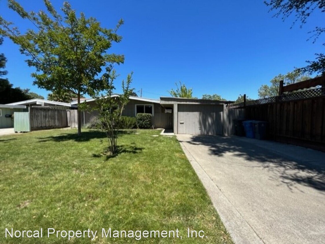 Primary Photo - 3 br, 1 bath House - 18621 Medicus Ct