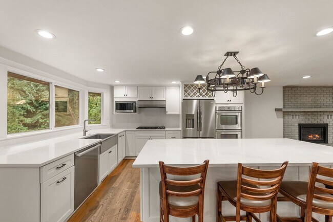 Foto del edificio - Beautiful & stunning 6-bed, 3-bath house in Edmonds for rent!