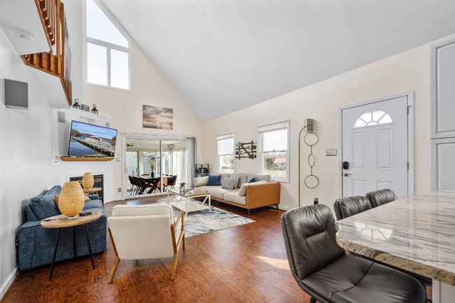 Building Photo - 145 Old Farm Hollow