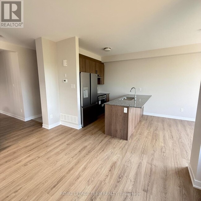 Building Photo - 286 Les Emmerson Dr