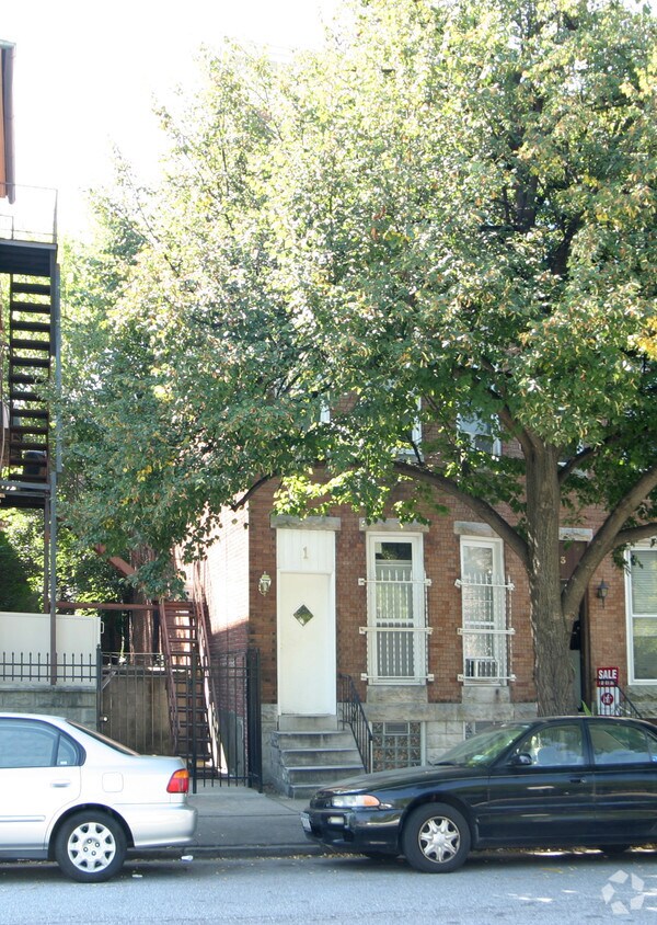 Building Photo - 1 W 27th St