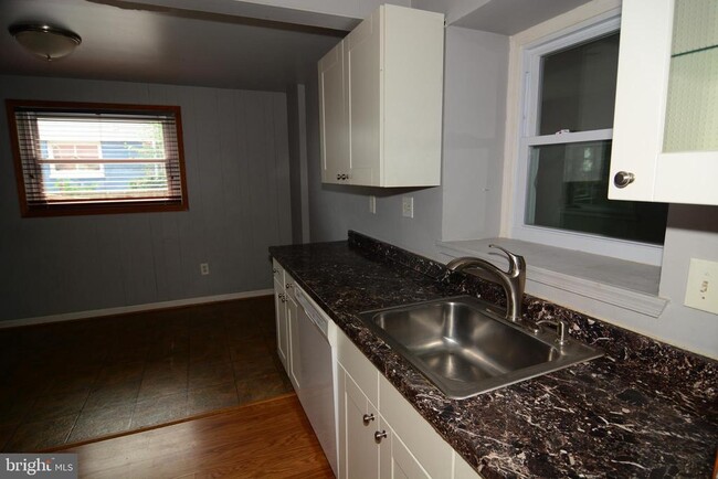 Foto del edificio - 10647 Maple St