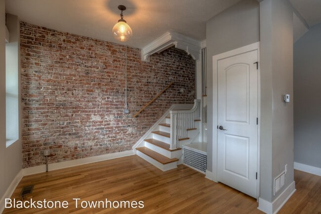 Building Photo - 320 S 40th St