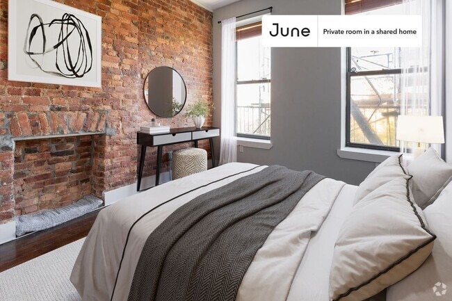 Building Photo - Private bedroom in 4 bed/2 bath Home