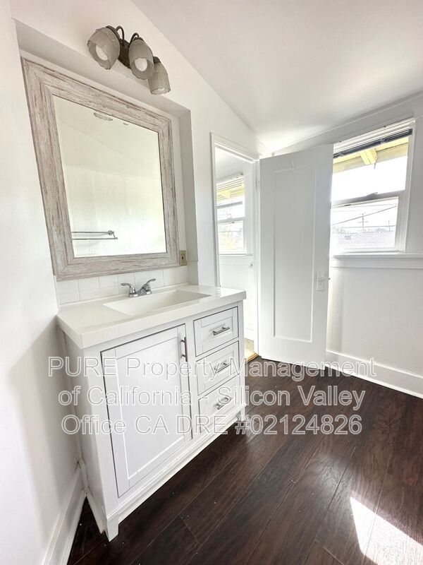 Building Photo - 373 Richmond Ave