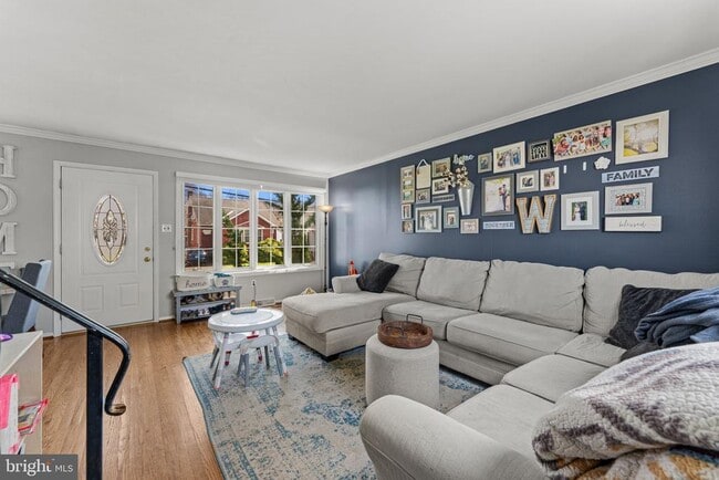 Building Photo - 268 Maple Ave