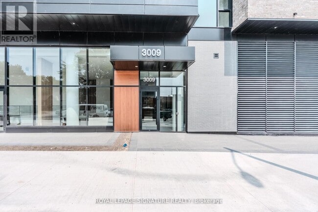 Building Photo - 3009-3009 Novar Rd
