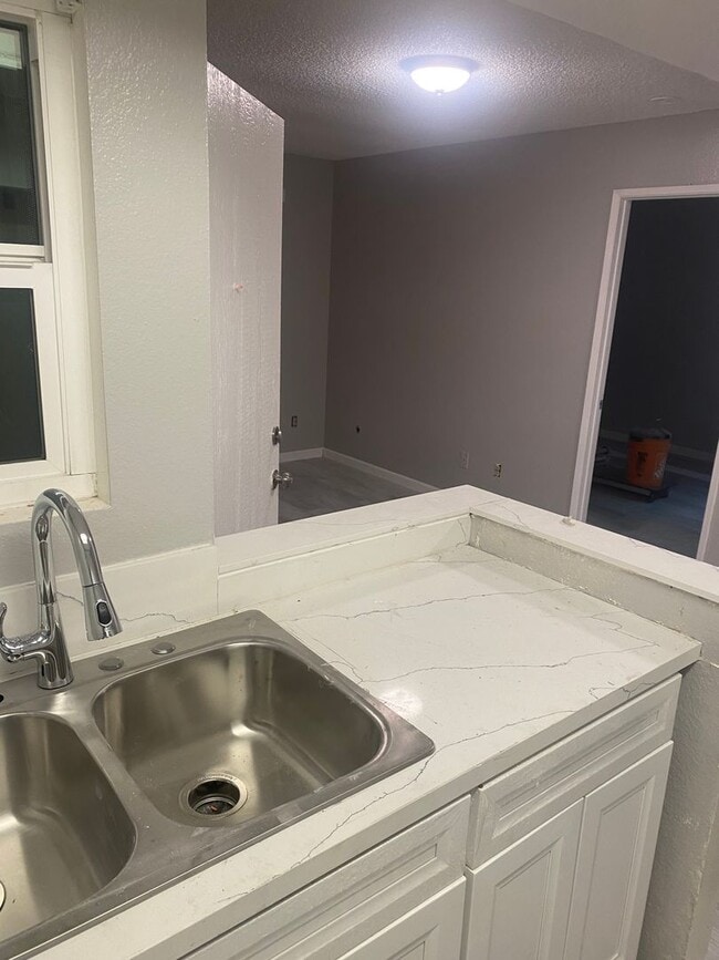 Building Photo - 1 Bedroom 1 Bath Condo - San Ysidro