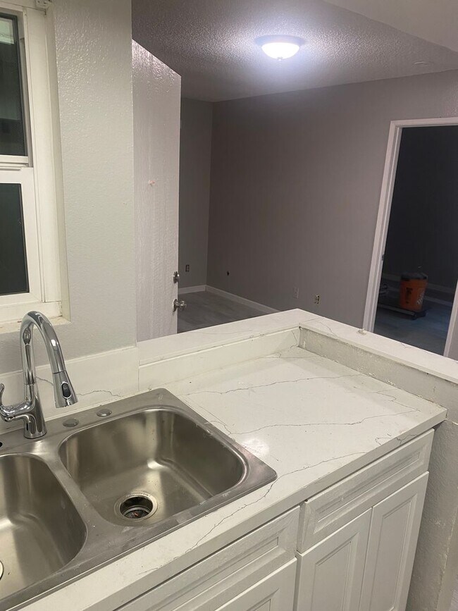 Foto del edificio - 1 Bedroom 1 Bath Condo - San Ysidro