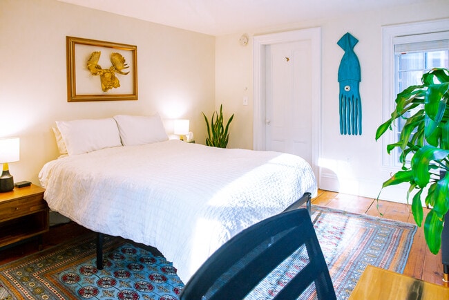 Building Photo - 64 Carleton St