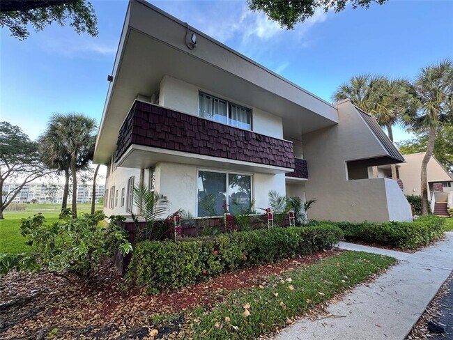 Foto del edificio - 2601 S Palm Aire Dr