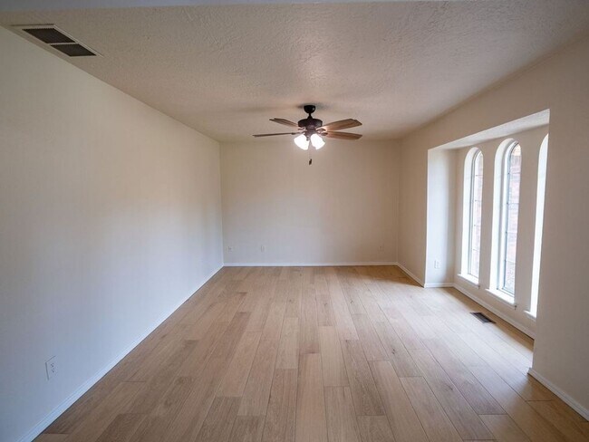 Foto del edificio - 3306 Pheasant Run Rd