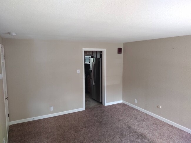 Foto del edificio - ALL PROSPECTIVE TENANTS MUST SUBMIT A $58 NON-REFUNDABLE APPLICATION FEE PER APPLICANT ONLINE AND...