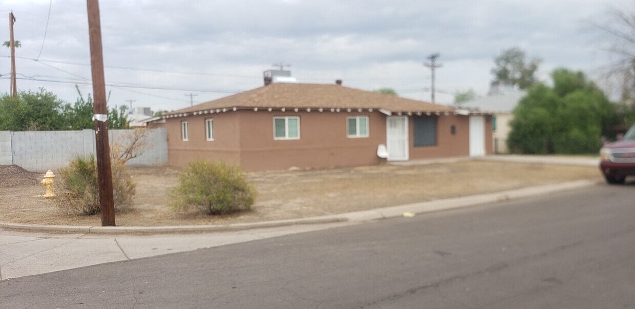 Primary Photo - 3312 W Solano Dr S