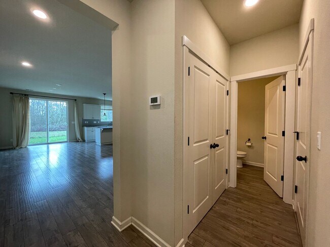 Foto del edificio - Newer North Plains House - 4 Bedrooms, 2.5 baths with Solar Energy Savings!