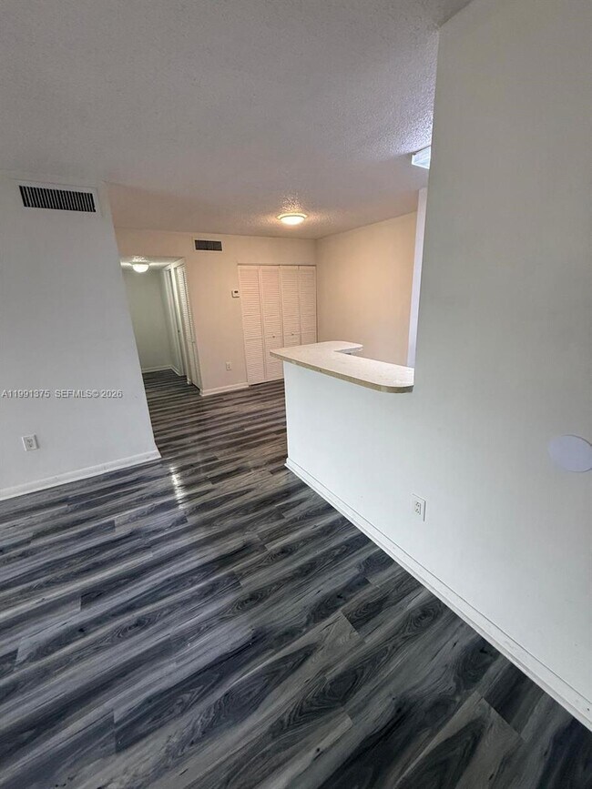 Foto del edificio - 7210 NW 179th St
