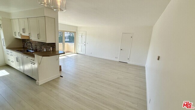 Foto del edificio - 22351 Pacific Coast Hwy