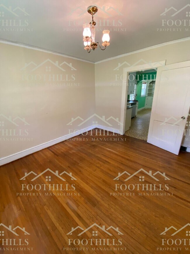 Building Photo - Amazing Charm with this 3 Bedroom/ 2 Bath ...