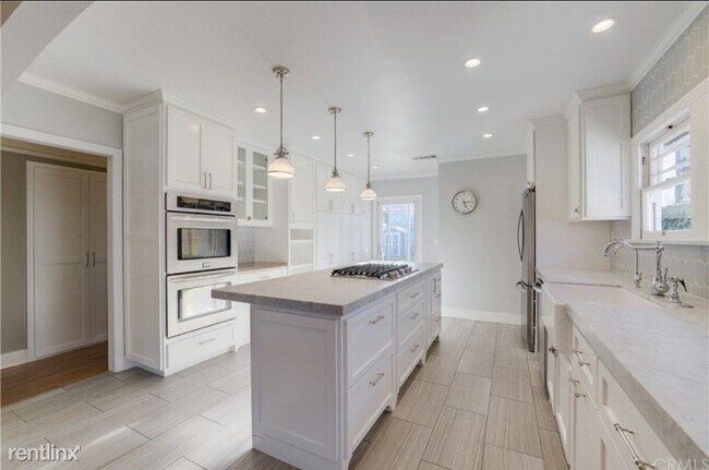 Building Photo - 3 br, 2 bath House - 221 N Berkeley Ave