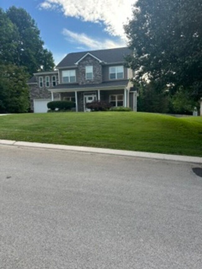 Foto del edificio - Maryville 37803 - 3 bedroom 2.5 bath home - Call Debra Johnson (865) 591-8281