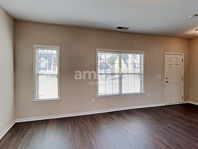 Building Photo - 913 Bridlemine Dr
