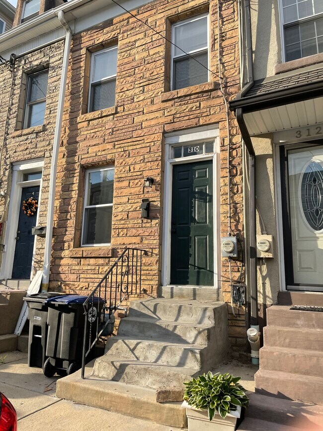 3 bedroom house - 310 E Hector St