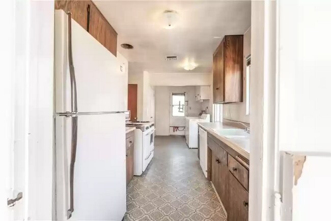 Foto del edificio - 329 Catalpa Ave