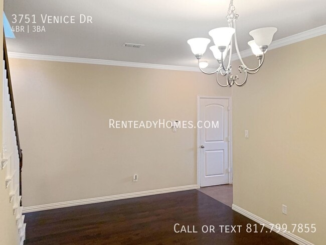 Building Photo - 3751 Venice Dr