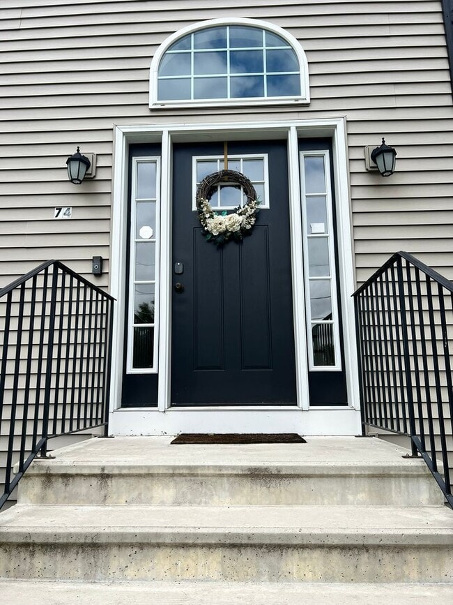 Building Photo - Stunning Single Family Home In Sixteen Acr...