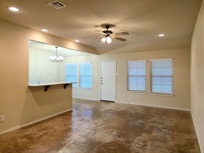 Building Photo - Foxborough addition duplex!