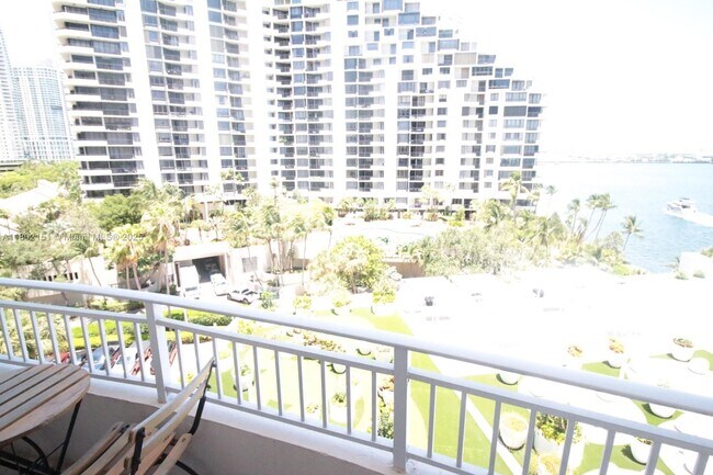 Foto del edificio - 770 Claughton Island Dr
