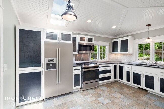 Foto del edificio - One-of-a-Kind House in North Asheville w/ ...
