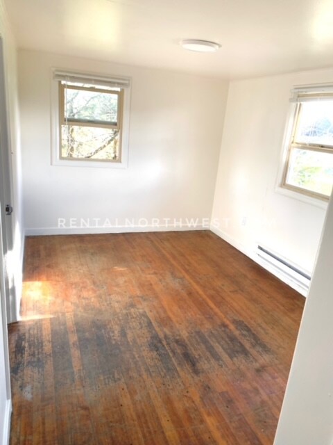 Foto del edificio - 3016 Simpson Ave
